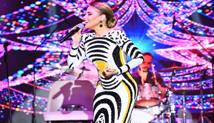 Gülben Ergen konserinde büyüledi