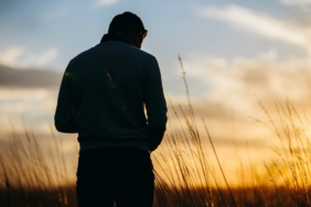 Uzaklaşan erkeğe nasıl davranmalı?